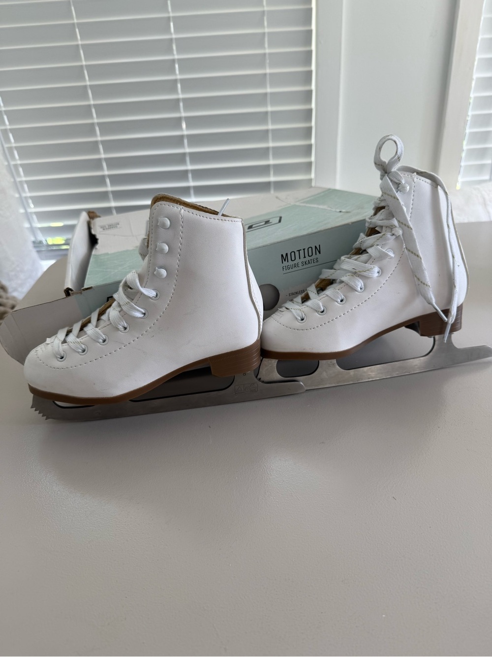 White Figure Ice Skates - Classic Lace-Up Design